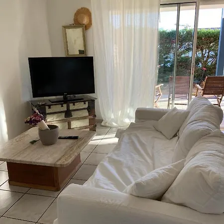 Grand En Calme Avec Piscine Apartment