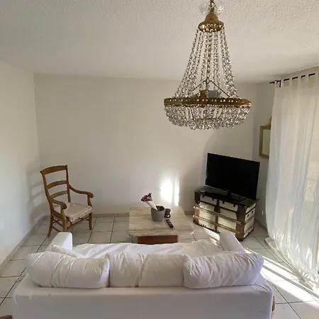 Grand En Calme Avec Piscine Apartment
